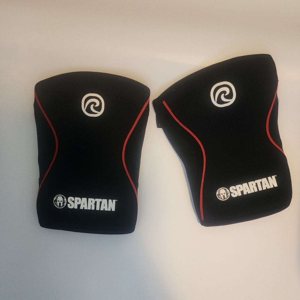 Workout knee sleeves black/white/red